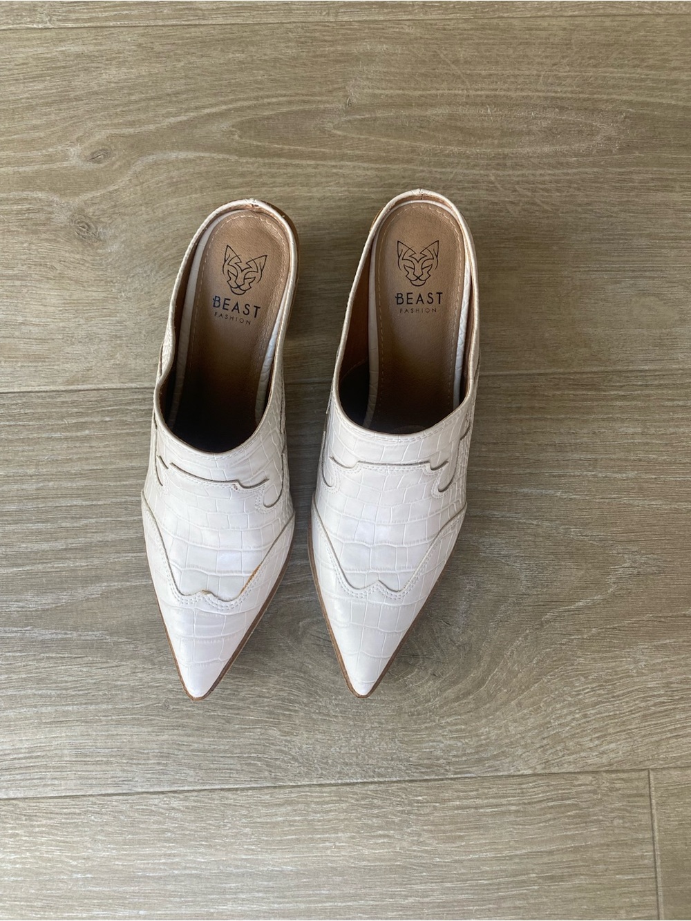 BEAST FASHION White Croc-Embossed Leather Mule Boots with Stacked Heel size 9 - Picture 2 of 12